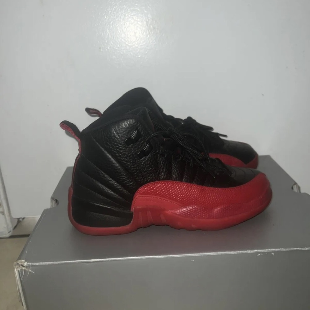 Jordan 12 Flu Game size 6y